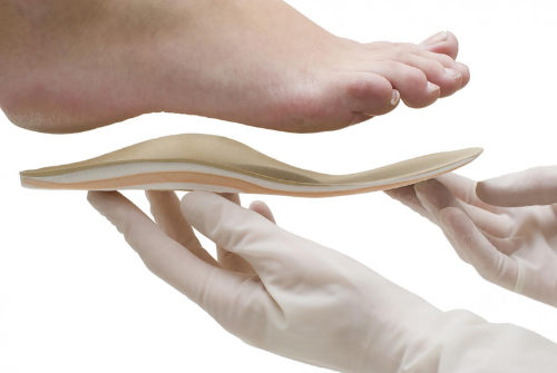En cas de souci ponctuel ou chronique au niveau des pieds, consultez un orthopédiste